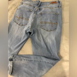 Levi's denizen Light Blue cropped Leg Jeans with Embroidered Back Pockets